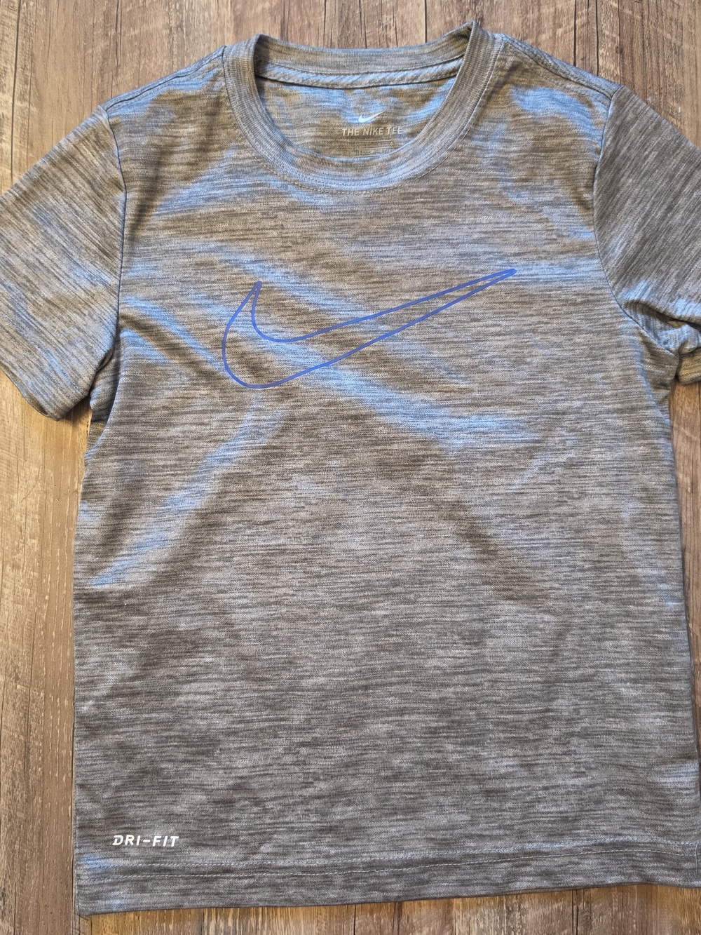 Nike Dri-FIT Boys Short Sleeve Heathered Gray T-Shirt Blue Swoosh Size L (6-7)